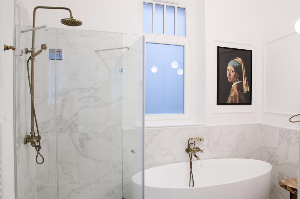 Luxury Apartment By Hi5 - Szervita Suite Budapeste Exterior foto