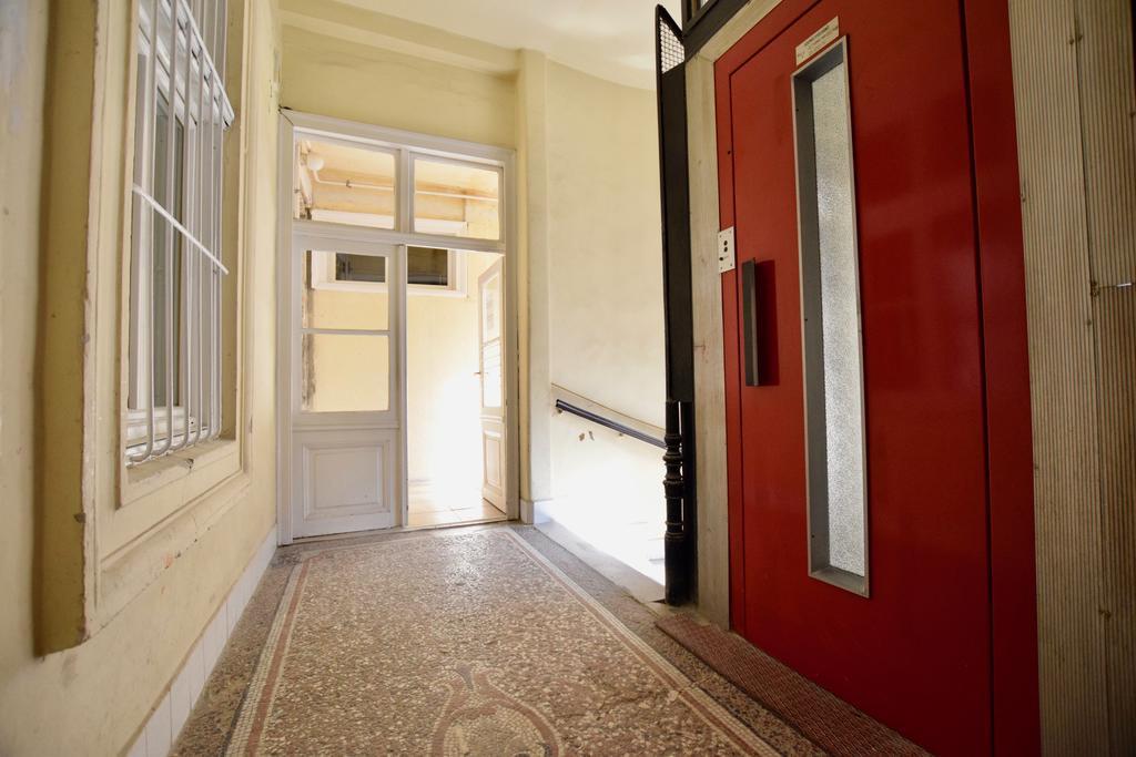Luxury Apartment By Hi5 - Szervita Suite Budapeste Exterior foto