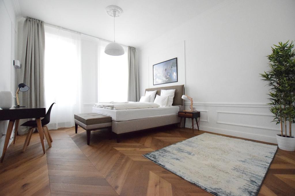 Luxury Apartment By Hi5 - Szervita Suite Budapeste Exterior foto