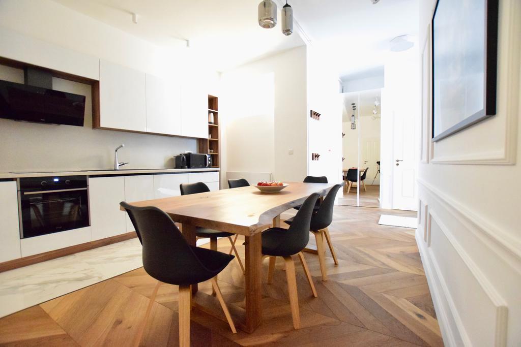 Luxury Apartment By Hi5 - Szervita Suite Budapeste Exterior foto