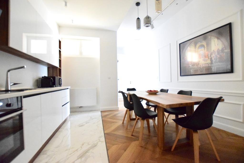 Luxury Apartment By Hi5 - Szervita Suite Budapeste Exterior foto
