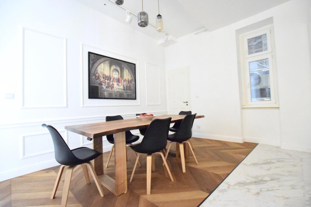 Luxury Apartment By Hi5 - Szervita Suite Budapeste Exterior foto